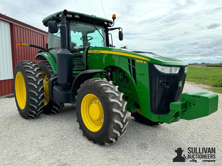2011-john-deere-8235r-image-2
