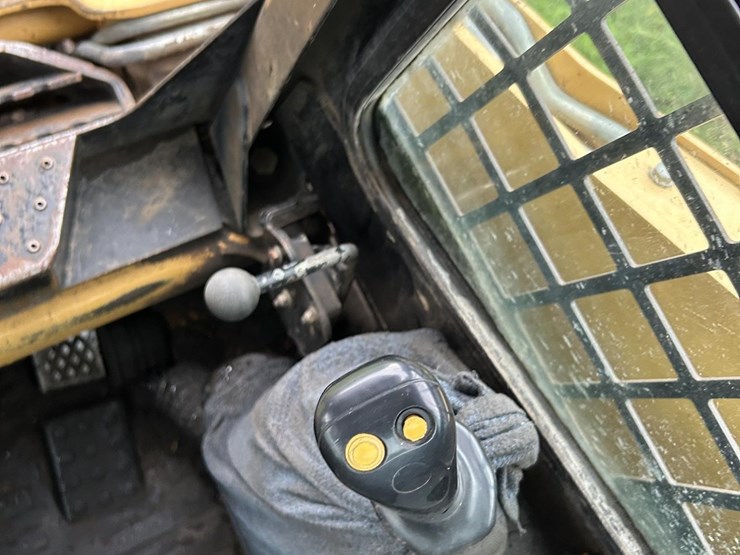 caterpillar-242-image-29