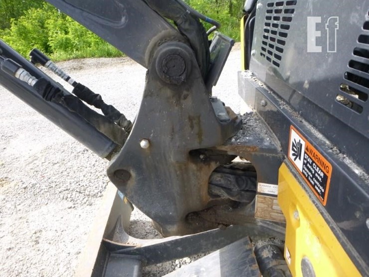 2022-deere-26g-image-25
