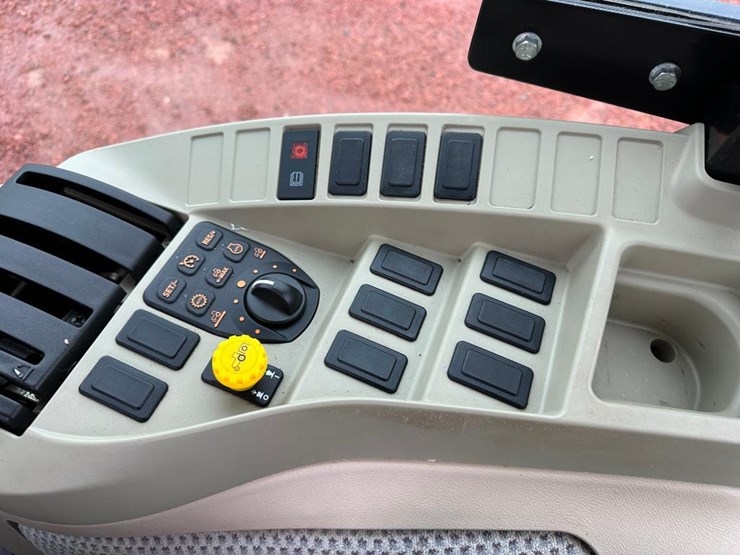 2018-john-deere-4052r-image-52