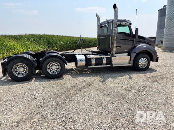 2016-kenworth-t880-image-4