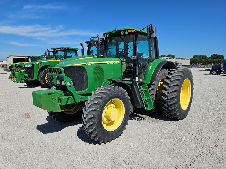 2005-john-deere-7520-image-1