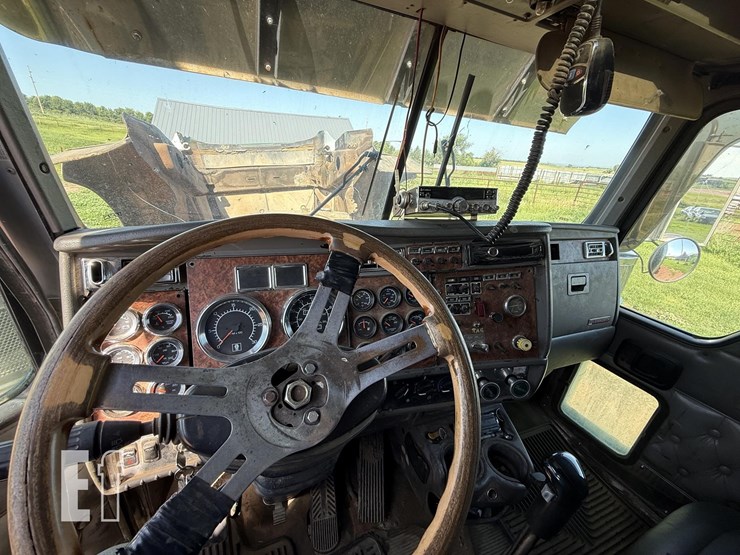 2005-kenworth-w900-image-42