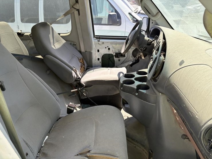 2006-ford-e350-image-15