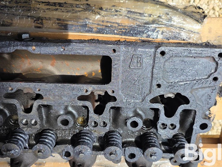 cummins-8.3-engine-head-image-16
