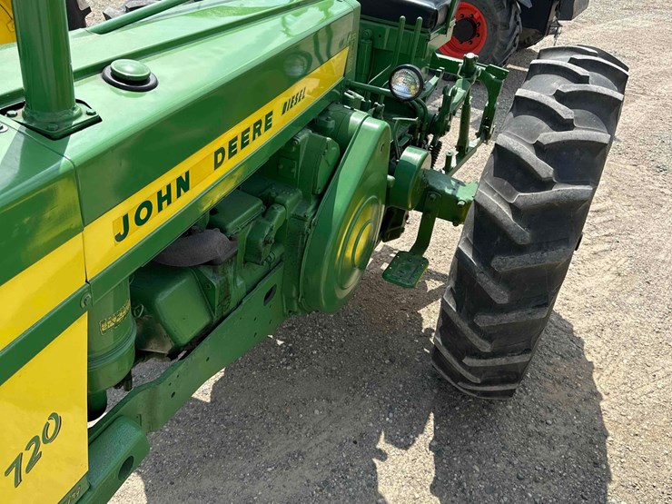 john-deere-720-image-11