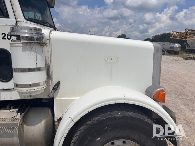 2000-peterbilt-357-image-56