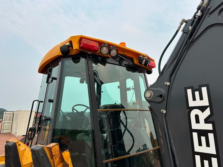 2018-deere-310sl-image-19