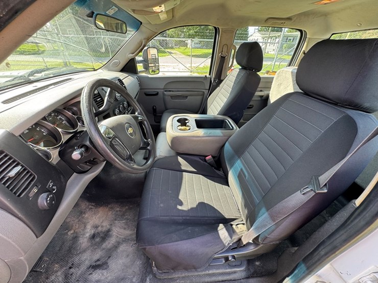 2011-chevrolet-silverado-2500-image-5
