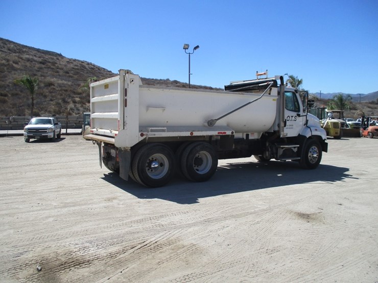 2014-freightliner-114sd-image-3