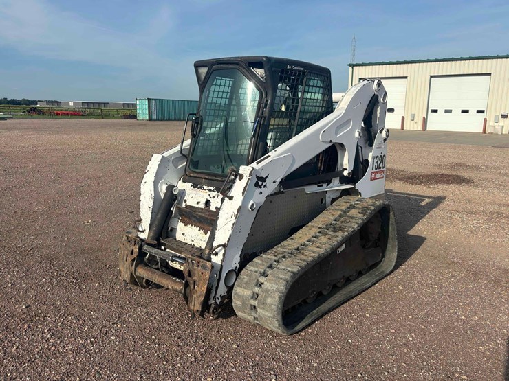 2008-bobcat-t320-image-1