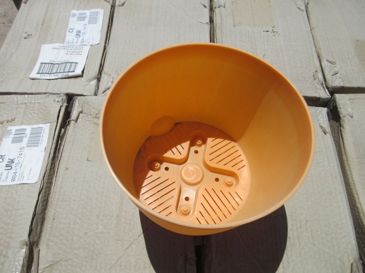lot-of-approx-(240)-8"-plastic-planters-image-8