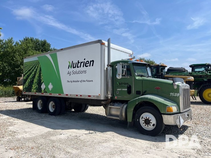 1999-peterbilt-385-image-6