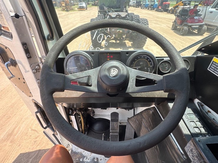 2013-mack-leu613-image-30