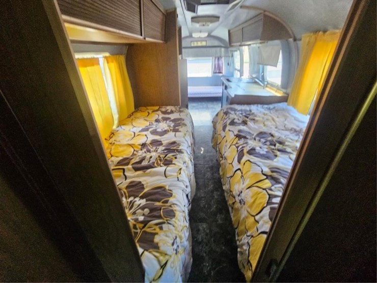 #2549-•-1972-airstream-sovereign-23973-camper-image-19