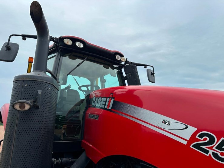 2017-case-ih-magnum-250-image-11