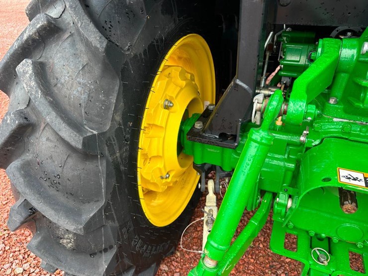 2022-john-deere-3046r-image-33