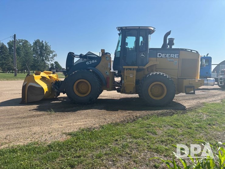 2015-deere-624k-image-13
