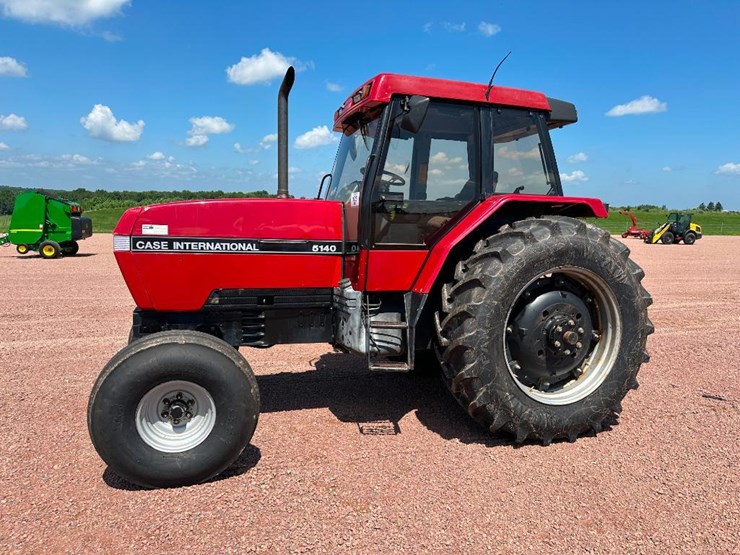 1990-case-ih-5140-image-1