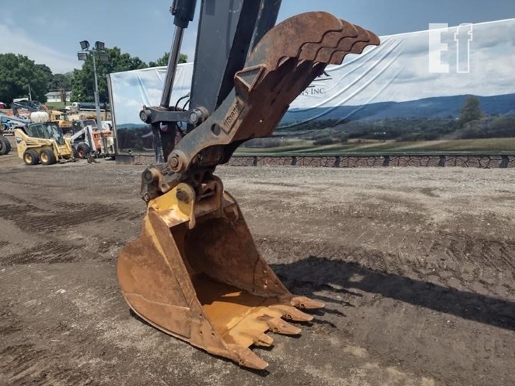 2020-deere-130g-image-15