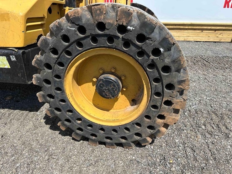 1999-caterpillar-th82-image-32
