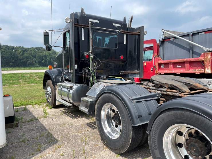 2012-kenworth-t800-image-4