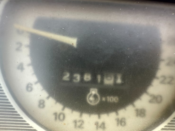1981-ford-2600-image-41