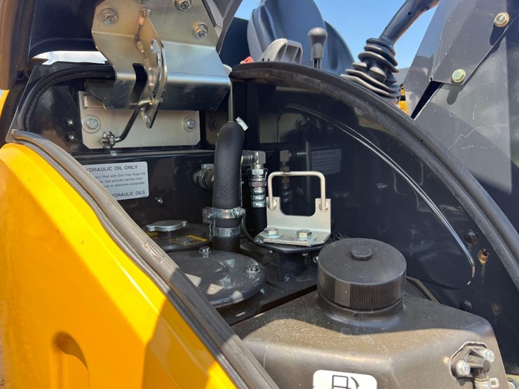 2023-deere-30g-image-17