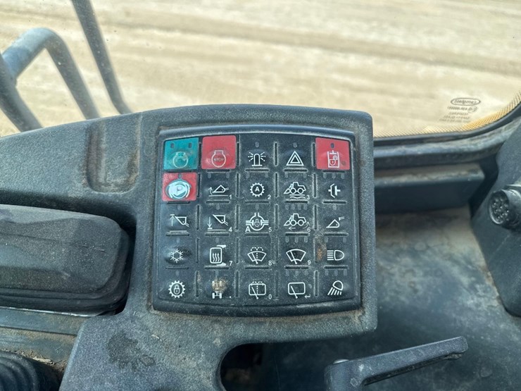 2015-deere-744k-image-25