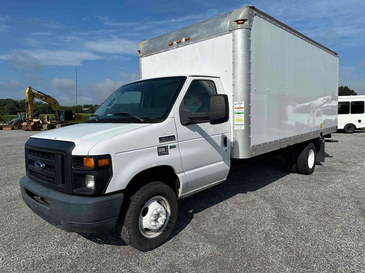 2013-ford-e350-image-1