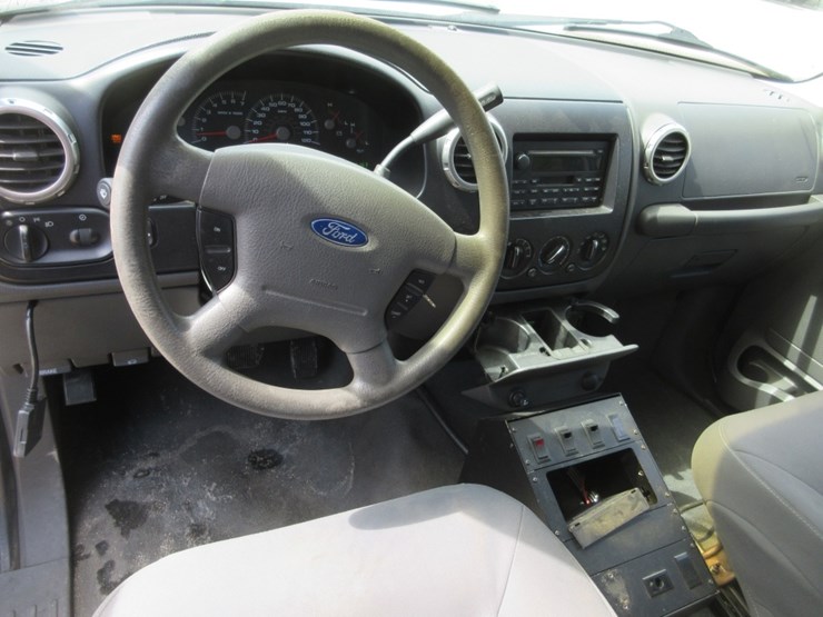 2003-ford-expedition-image-9