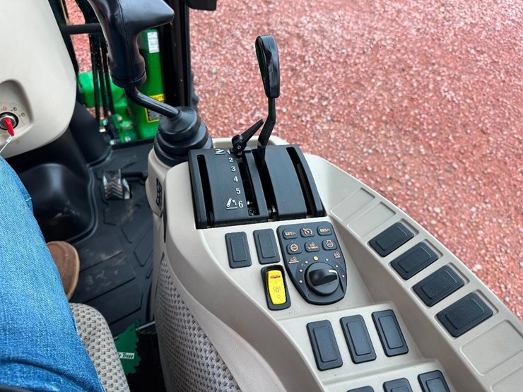 2022-john-deere-3046r-image-50