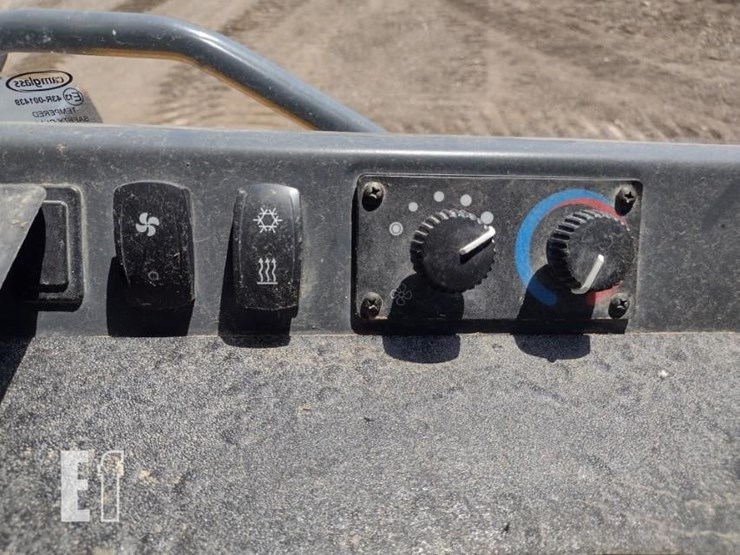2019-deere-750k-lgp-image-13