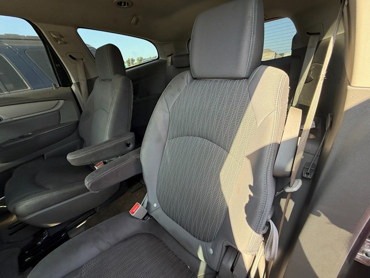 2013-chevrolet-traverse-image-56