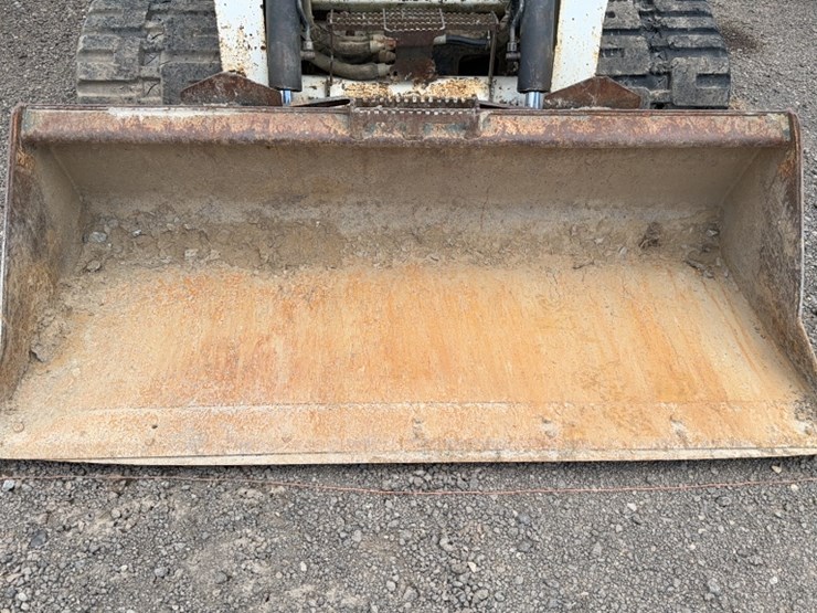 2011-bobcat-t750-image-4