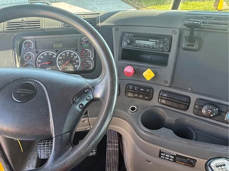2012-freightliner-cascadia-truck-(lld1293)-image-5