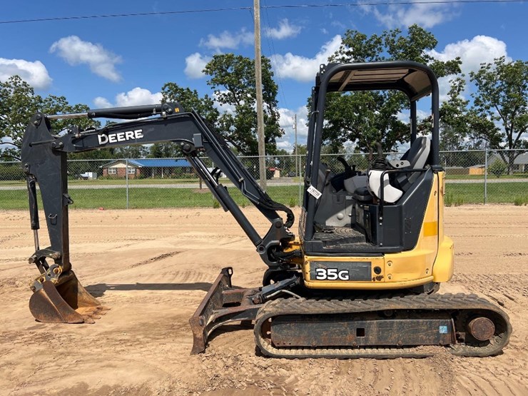 2015-deere-35g-image-1