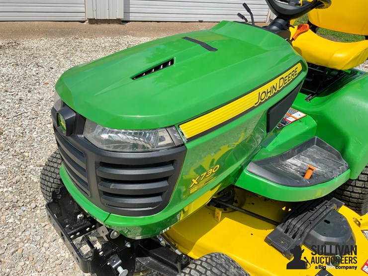 2021-john-deere-x730-image-9