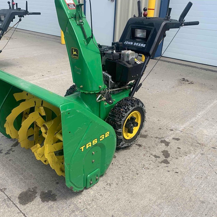 John Deere TRS32 Snowblower