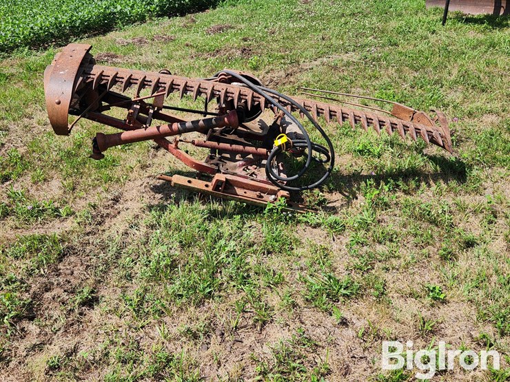 mccormick-international-2-pt-sickle-mower-image-2