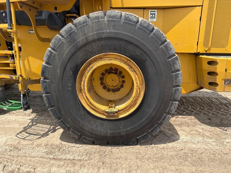 2015-deere-744k-image-9