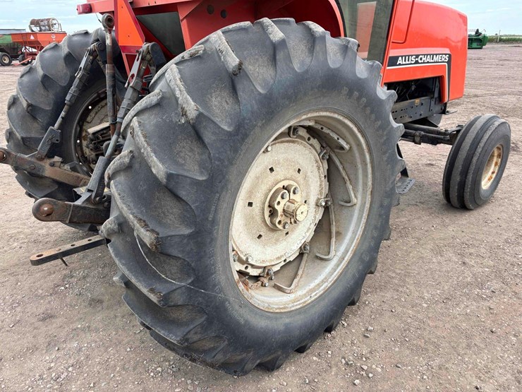 1982-allis-chalmers-8030-tractor-image-35