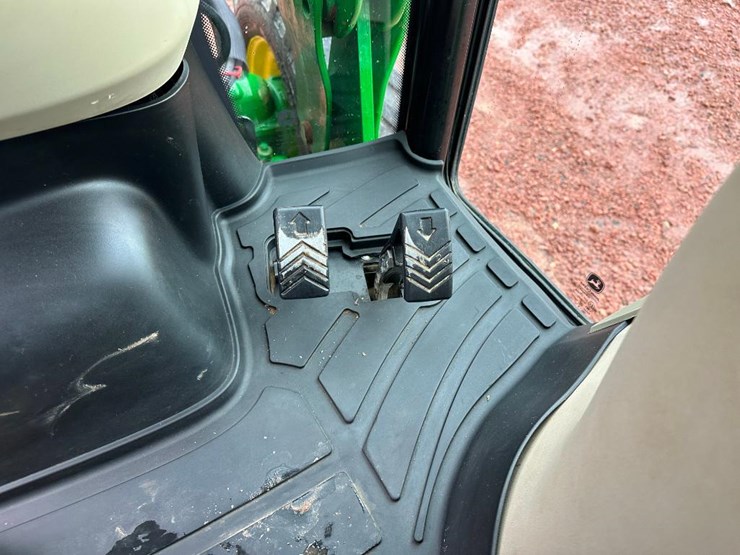 2018-john-deere-4052r-image-54