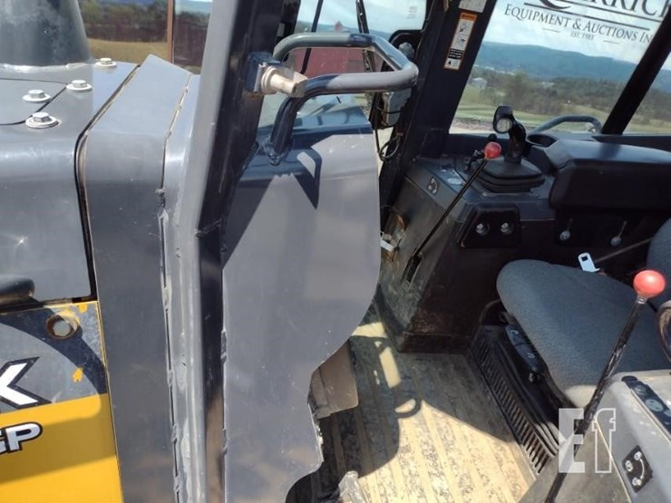 2019-deere-750k-lgp-image-14