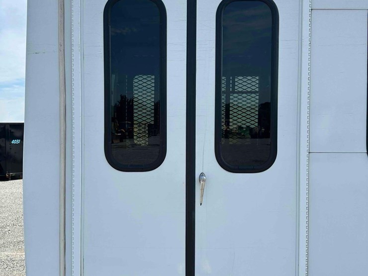 2017-ford-e450-image-12
