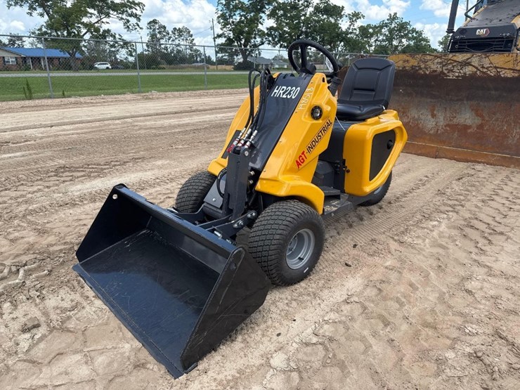 2024-agt-industrial-hr-230-3-wheel-loader-image-2