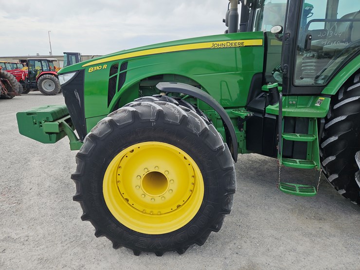 2013-john-deere-8310r-image-21