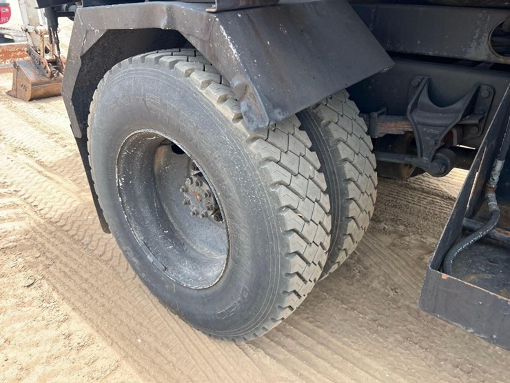 2008-ford-f750-xl-image-11