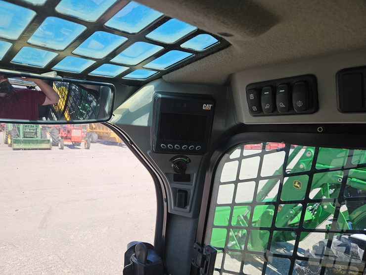 2021-caterpillar-279d3-image-11