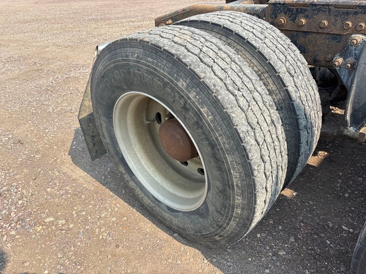 2001-freightliner-truck-tractor-image-38